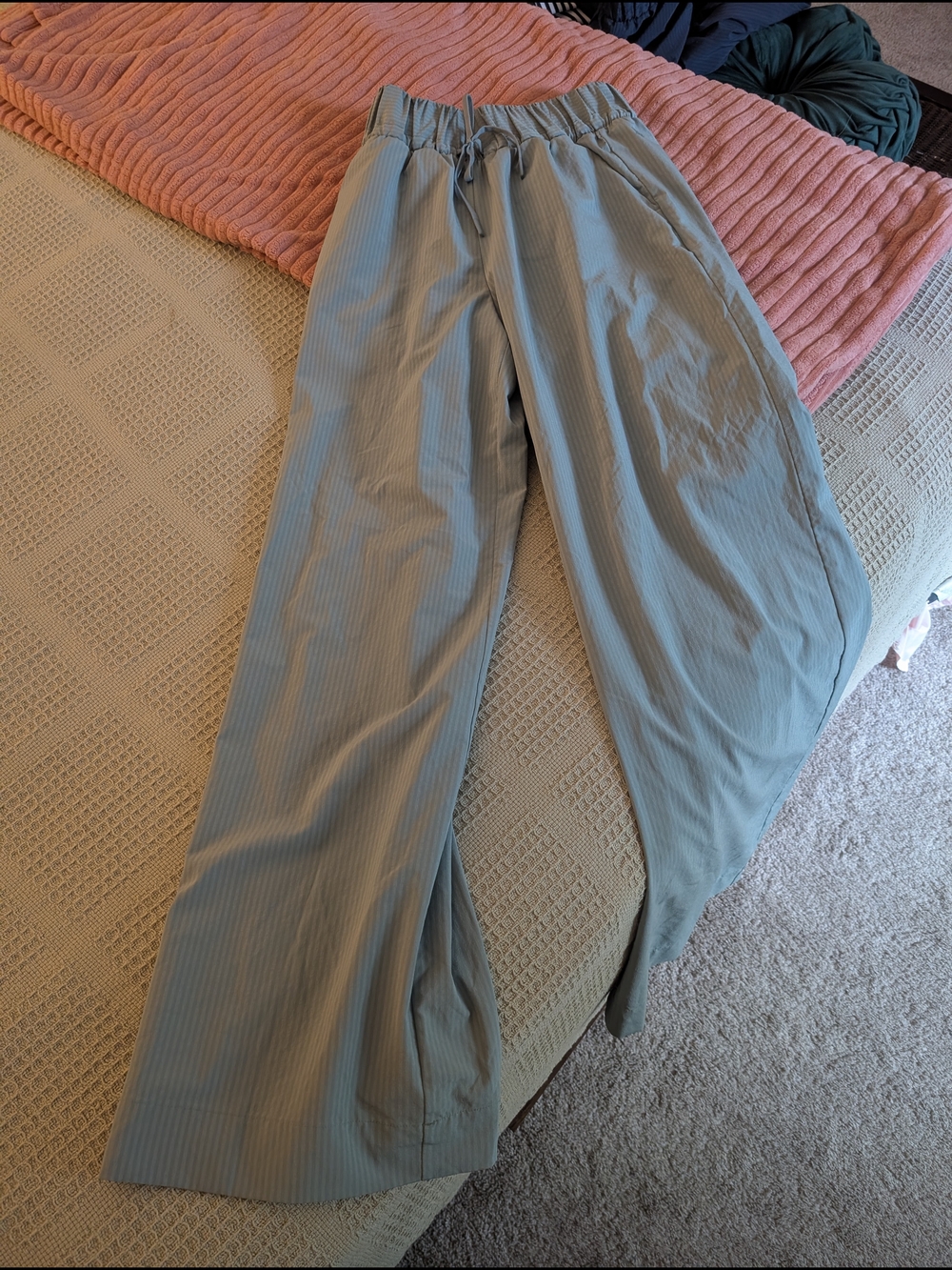 Relaxed Drawstring Women’s Pants in Light Green